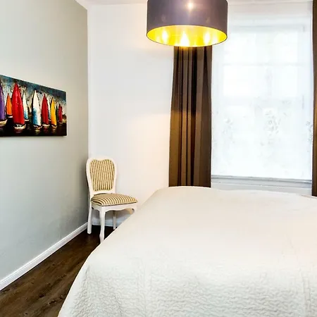 Komfortwohnung Innenstadt An Der Schelfkirche アパート