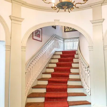 Komfortwohnung Innenstadt An Der Schelfkirche *